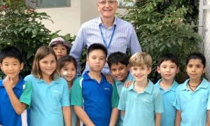 Graham Silverthorne, Head of UWCSEA East Campus with Junior School students high res